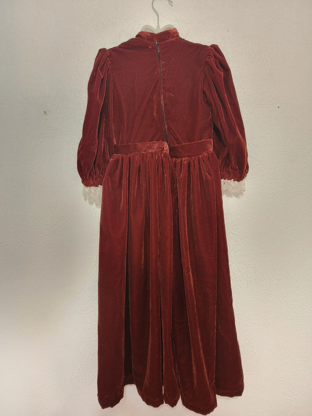 Vintage Style Velvet Maxi Dress with Lace Trim - Rust Color